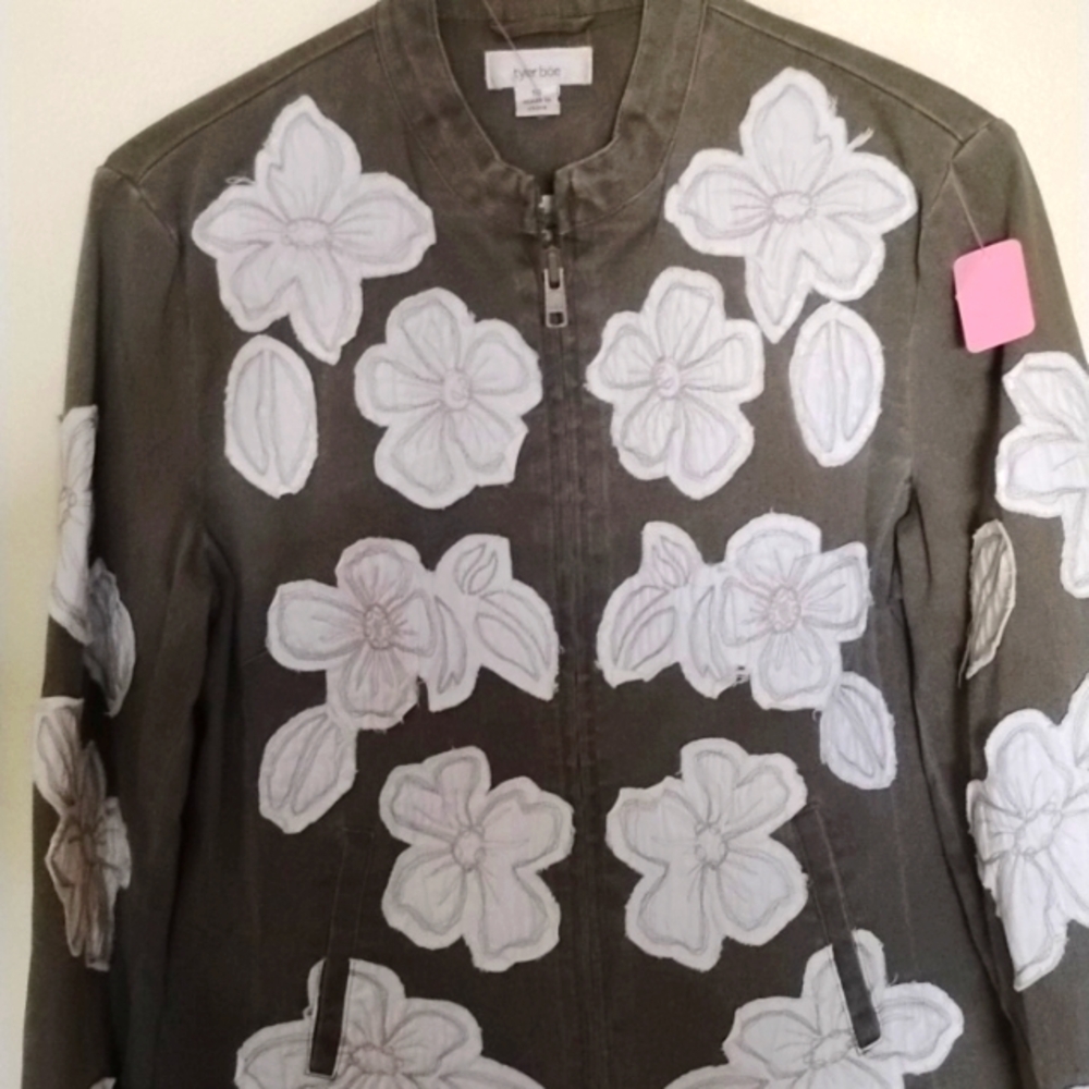 Zippered Kakai Jacket with white flower applique on front and back of jacket